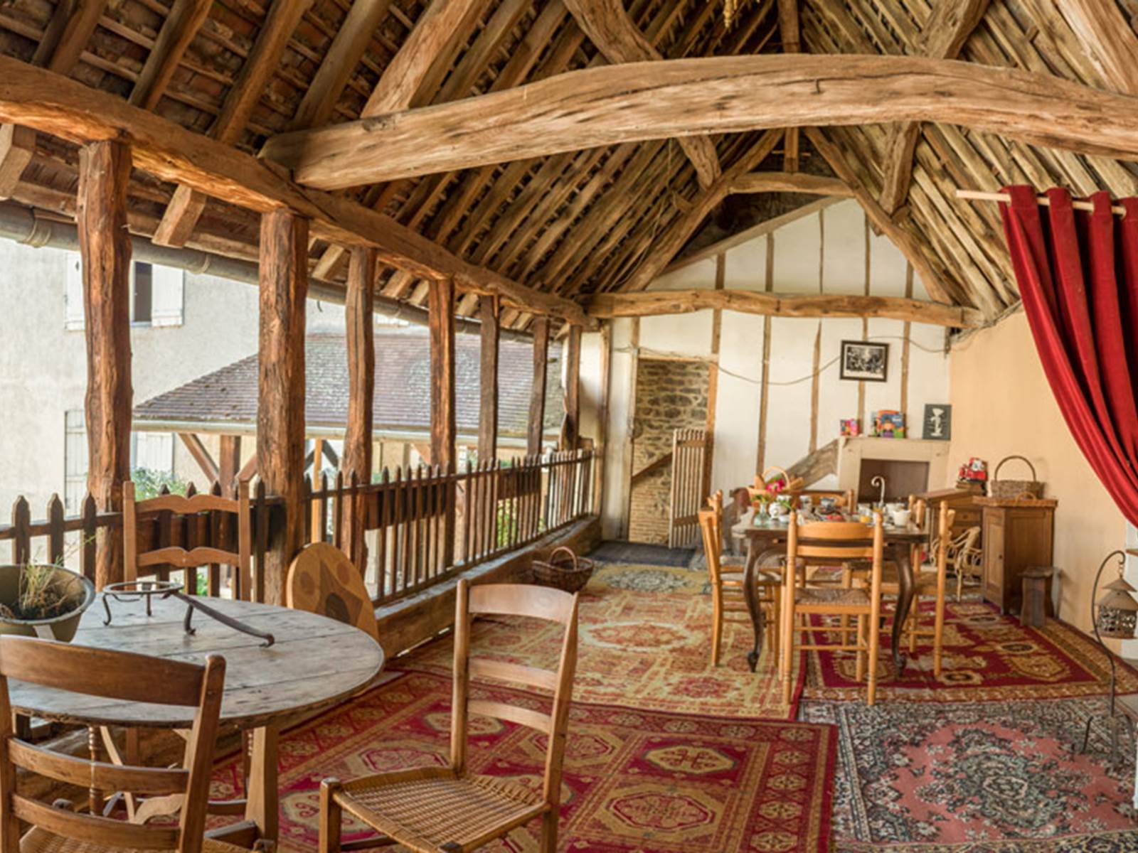Terrasse, ancien séchoir des Tanneries au XVIIIème siècle, où il fait bon prendre le petit-déjeuner en été.-carousel